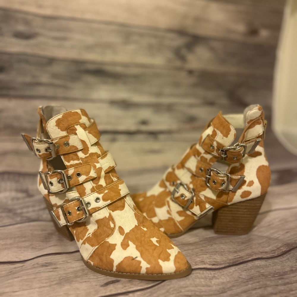 Gianni Bini Tan and Cream Ankle Boots cow print